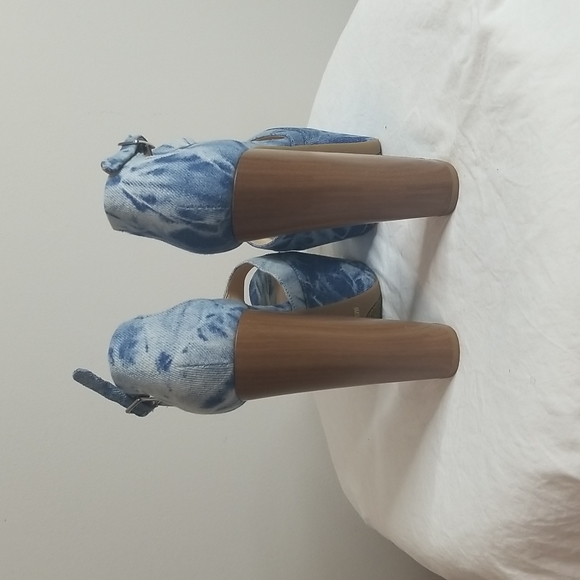 Shoes - Picture 3 of 8